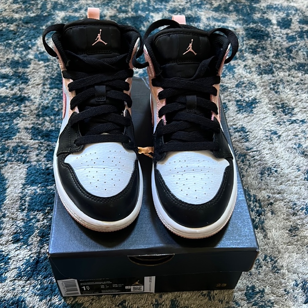 Jordan 1 Mid